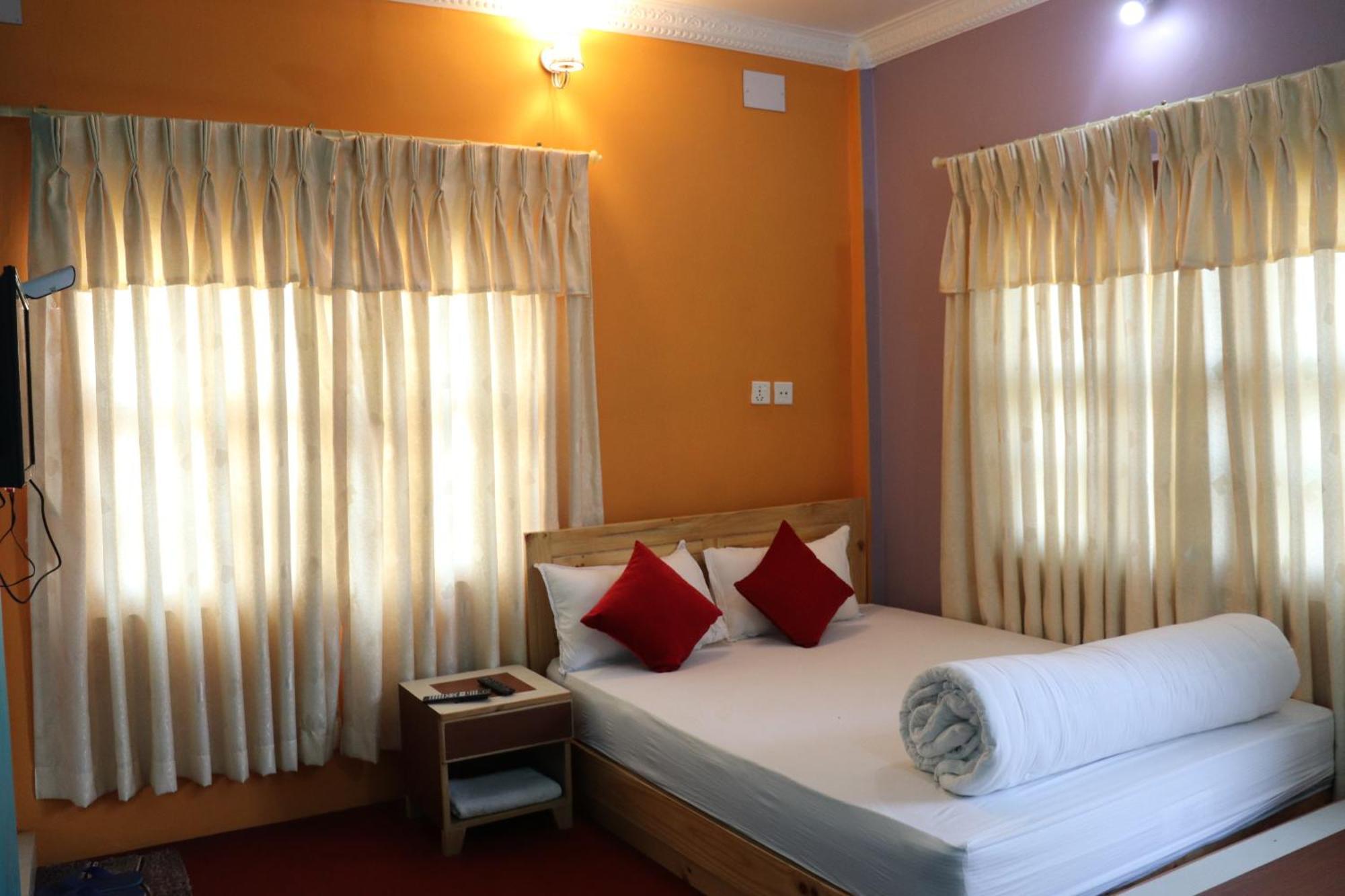 Hotel Young'S Stupa Ranipauwa Dış mekan fotoğraf