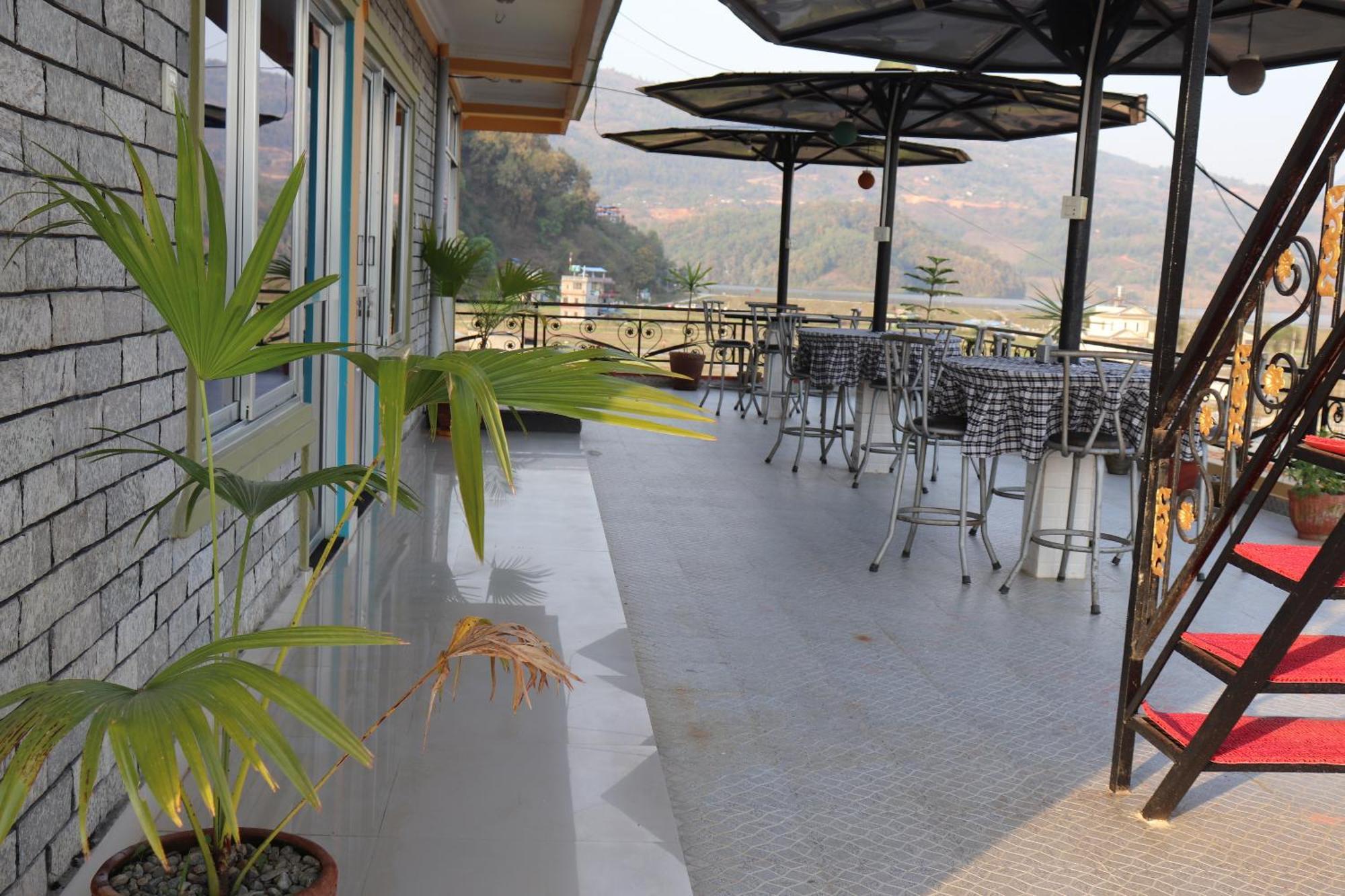 Hotel Young'S Stupa Ranipauwa Dış mekan fotoğraf