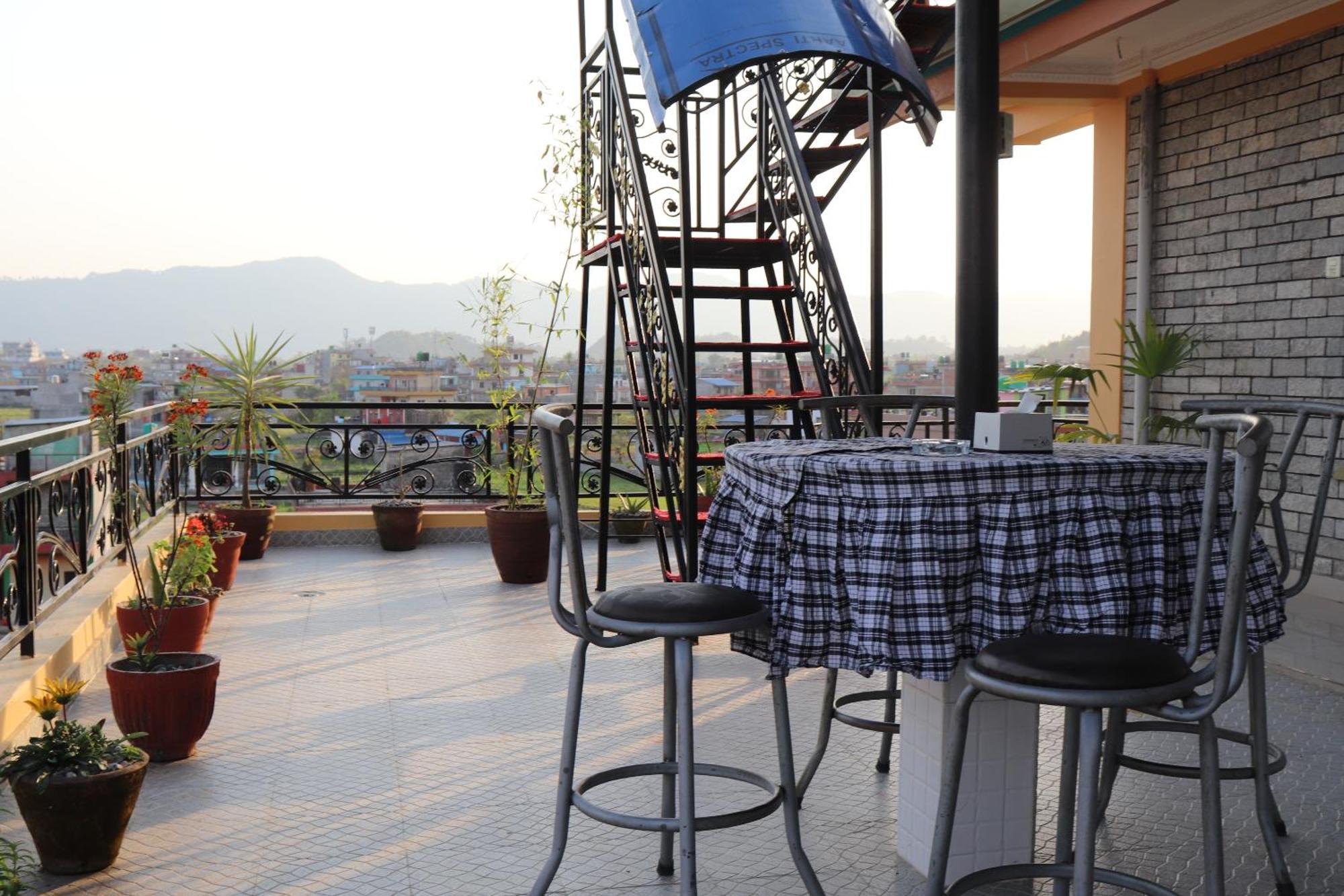 Hotel Young'S Stupa Ranipauwa Dış mekan fotoğraf