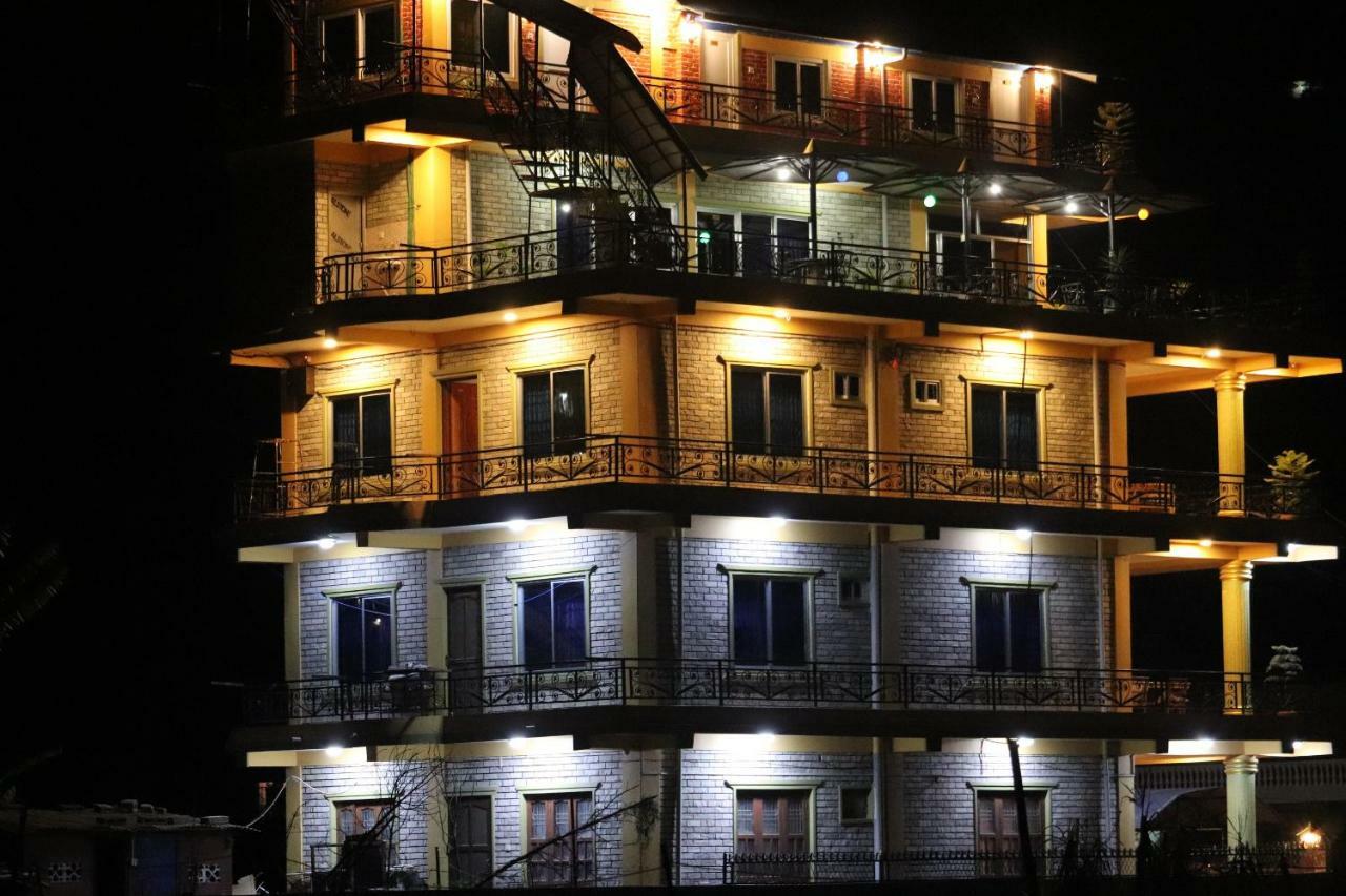 Hotel Young'S Stupa Ranipauwa Dış mekan fotoğraf